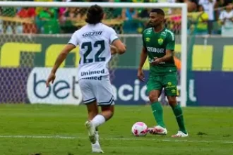 Goiás bate o Cuiabá por 3 a 1, assume liderança e tira Dourado do G-4 do Brasileirão da Série B