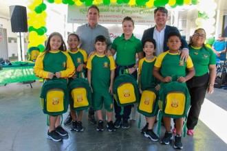 Educação cumpre meta e entrega 100% dos kits de uniformes nas escolas da rede municipal