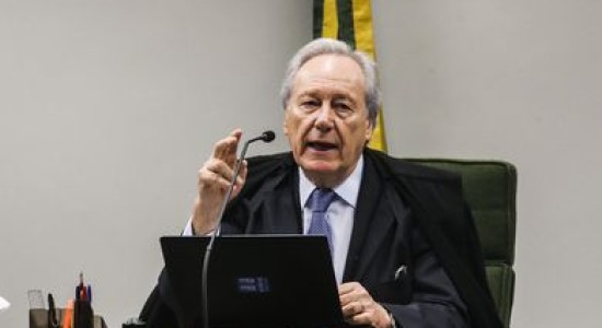 Lewandowski antecipa aposentadoria do STF