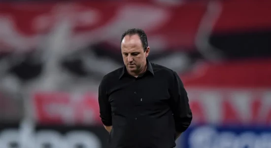 Rogério Ceni é criticado após derrota do Flamengo