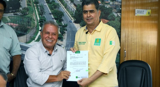 Prefeito entrega à Câmara o novo Plano Diretor, Plano de Mobilidade Urbana e proposta de criação de um Distrito Industrial Municipal