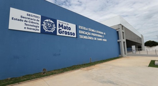 Governador inaugura Escola Técnica, assina convênios e lança apartamentos do programa SER Família Habitação em Campo Verde