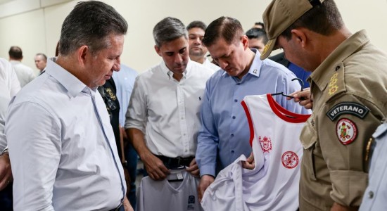 Fabricação de uniformes escolares por reeducandos garante 50% de economia ao Governo de MT