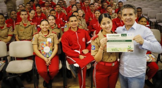 Presidente do TCE-MT debate futuro do planeta com estudantes da rede estadual de Educação