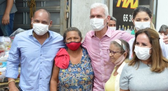 Boa Ação é Doação: Catadores de materiais recicláveis recebem cestas básicas arrecadadas durante campanha