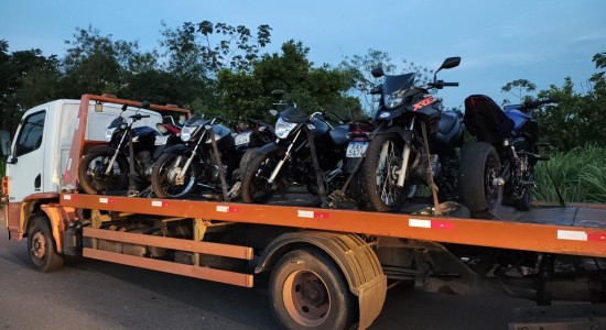 PM remove nove motocicletas e desarticula grupo que fazia manobras perigosas em Cuiabá