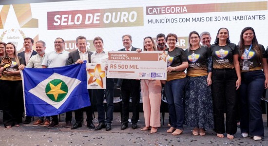 Deputado Dr João Celebra Prêmio Ouro de Tangará da Serra em Congresso de Saúde de MT