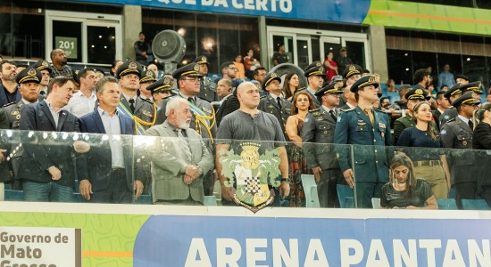 Prefeito e vice prestigiam promoção de quase mil policiais na Arena Pantanal