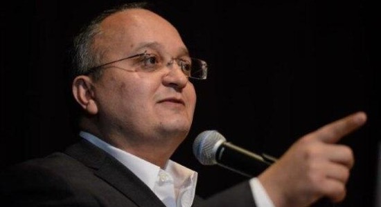 Democracia é tema de palestra do professor Pedro Taques nesta sexta-feira (25)