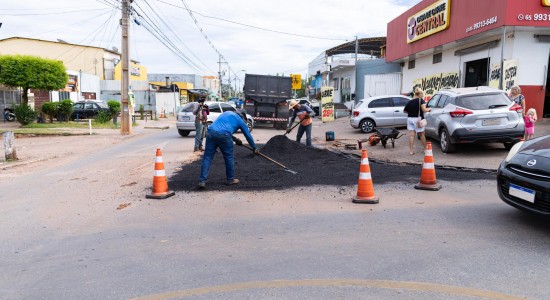 Mutirão tapa-buraco avança no CPA e Morada do Ouro com mais de 400 toneladas de massa asfáltica utilizadas