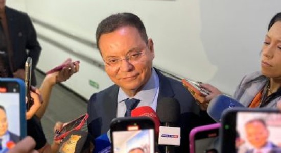 Briga entre suplentes adia licença de Botelho e força saída conjunta com Júlio Campos