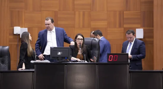 Janaina Riva lidera corrida ao governo de MT e aparece também em 2º lugar ao Senado