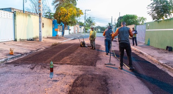 Operação Tapa-buraco atende mais 14 bairros da capital em dois dias