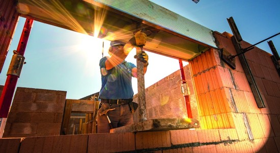 Setor da construção cria 34,2 mil empregos e se aproxima de 3 milhões de vagas formais