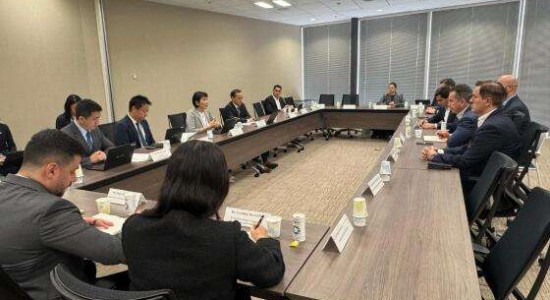 Mauro Mendes negocia recuperação de pastagens e digitalização de serviços com parceria inédita no Japão