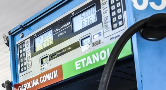 Governo federal anuncia aumento do percentual de etanol na gasolina