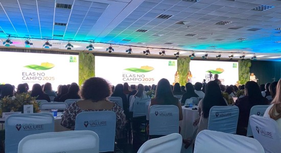 Evento reúne 800 mulheres para discutir protagonismo feminino no agro
