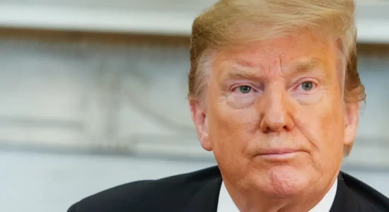 Trump envia carta a Lula e anuncia tarifa de 50% a produtos brasileiros