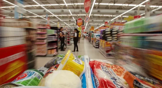 Cesta básica segue em alta e volta a se aproximar dos R$ 840,00 em Cuiabá