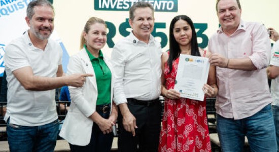 Com apoio da ALMT, Max Russi participa da entrega de 287 títulos de propriedade em Várzea Grande