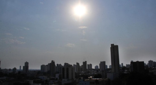 Cuiabá entra em estado de alerta por baixa umidade e risco à saúde
