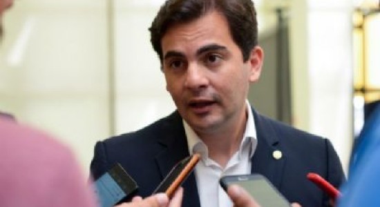 Garcia diz que presidente Lula transforma situação em palanque eleitoral ao não sentar para dialogar com os EUA