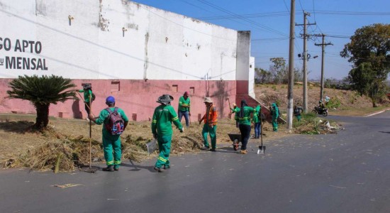 Serviços de zeladoria chegam a 27 locais nesta segunda-feira (25)