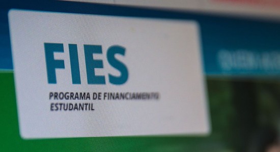 FIES Fundo de Financiamento Estudantil Câmara aprova medida que prevê perdão de até 99% de dívidas do Fies