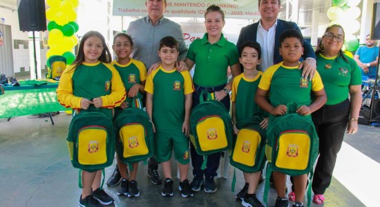 Educação cumpre meta e entrega 100% dos kits de uniformes nas escolas da rede municipal