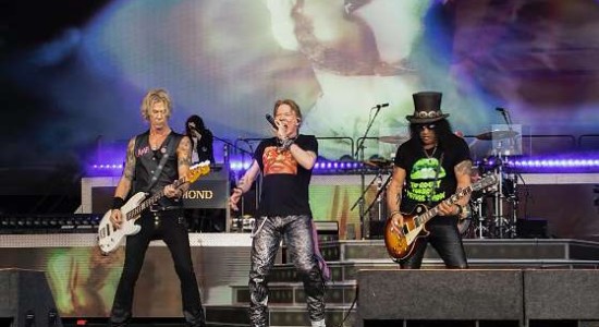 Adolescentes de 12 a 17 anos só entram no Guns N' Roses com autorização de cartório e acompanhante