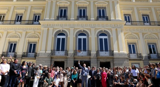 Quatro anos após incêndio, Museu Nacional apresenta fachada restaurada