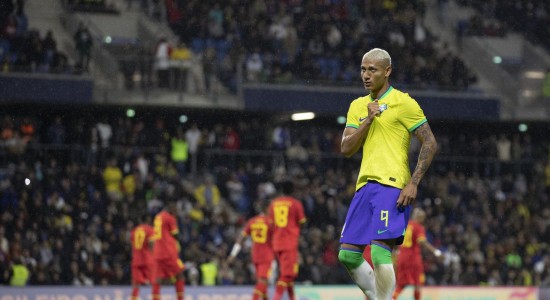 Com Richarlison artilheiro, Brasil derrota Gana em partida amistosa