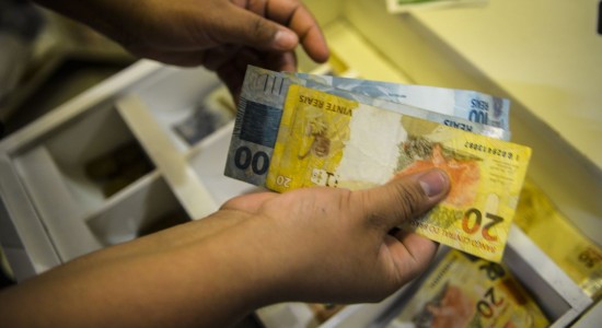 Beneficiários com NIS final 5 recebem hoje Auxílio Brasil