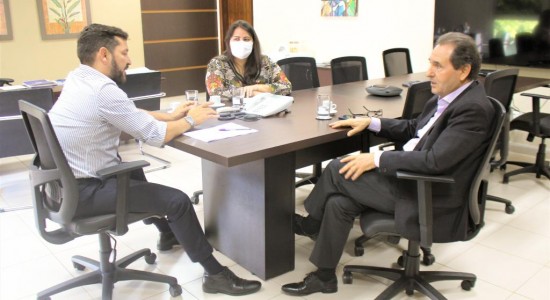 Seplag e Facmat firmam parceria para atrair novos fornecedores para o Estado