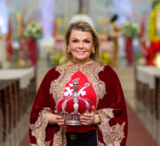 Cibelle Borjikian é coroada Imperatriz da tradicional festa Senhor Bom Jesus de Cuiabá