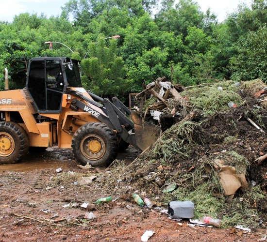 Prefeitura de Várzea Grande remove mais de 2 milhões de toneladas de entulhos em ação de limpeza