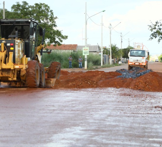 Ações de tapa-buracos beneficiam avenidas principais de diversos bairros da região Sul de Cuiabá