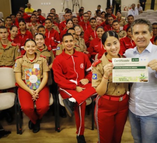 Presidente do TCE-MT debate futuro do planeta com estudantes da rede estadual de Educação