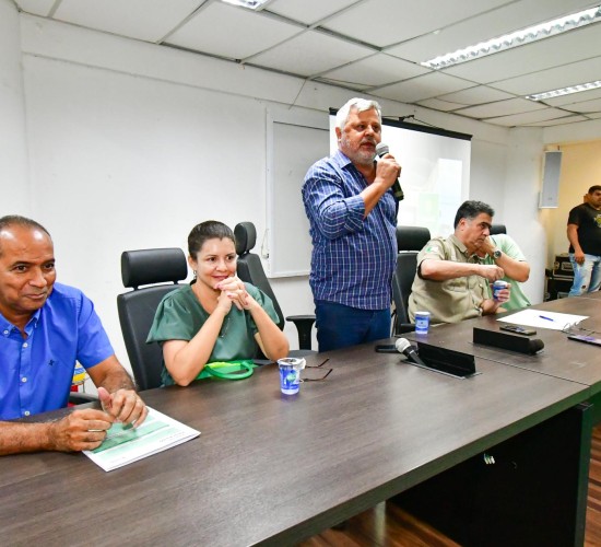 Emanuel Pinheiro e Stopa vão asfaltar 10 bairros de Cuiabá em 15 dias