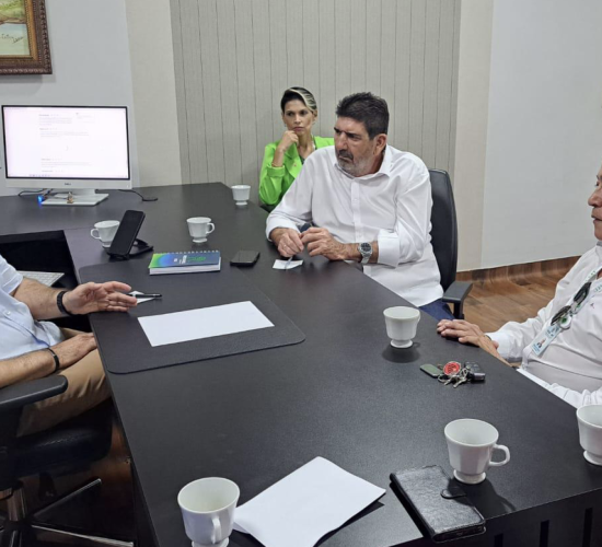 deputadp Dr João discute transplante de medúla óssea, pagamento de médicos e aumento na estrutura do Hcan