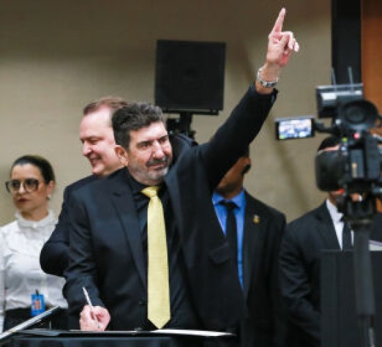 Dr. João assume a Primeira-Secretaria da ALMT