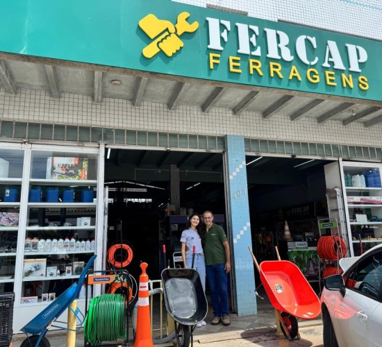 Loja de ferragens de Cuiabá fecha parceria internacional com crédito da linha Empresarial da Desenvolve MT