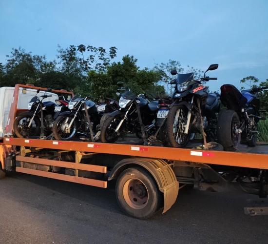 PM remove nove motocicletas e desarticula grupo que fazia manobras perigosas em Cuiabá