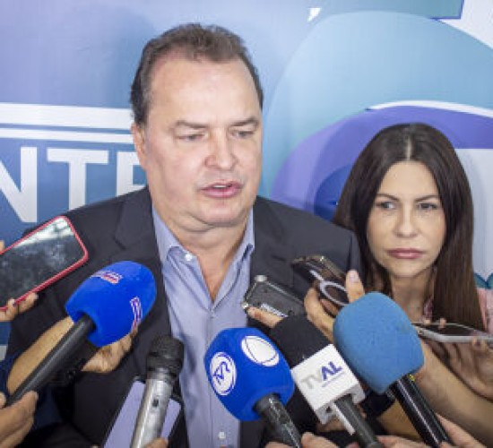 Presidente da Assembleia de MT Max Russi participa de encontro que discute gestão pública