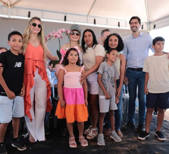 Primeira-dama de MT beneficiar 320 famílias