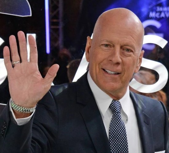 Ator Bruce Willis se aposenta após diagnóstico de afasia