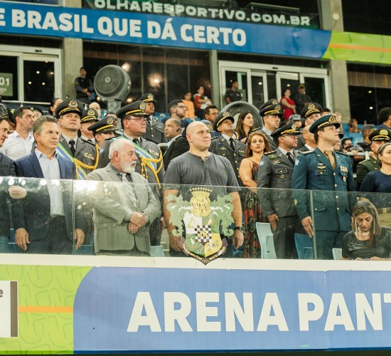 Prefeito e vice prestigiam promoção de quase mil policiais na Arena Pantanal