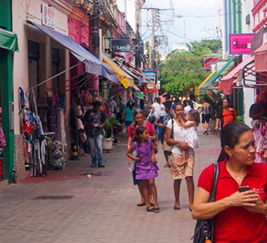 Fecomércio-MT orienta comerciantes de Cuiabá e VG sobre feriado do Dia do Trabalhador