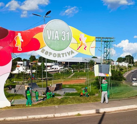 Serviços Públicos faz grande mutirão de limpeza na região do Zero KM