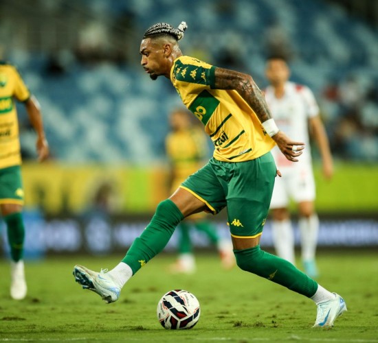 Com pênalti no final, Operário vence Cuiabá e agita a Série B do Brasileirão